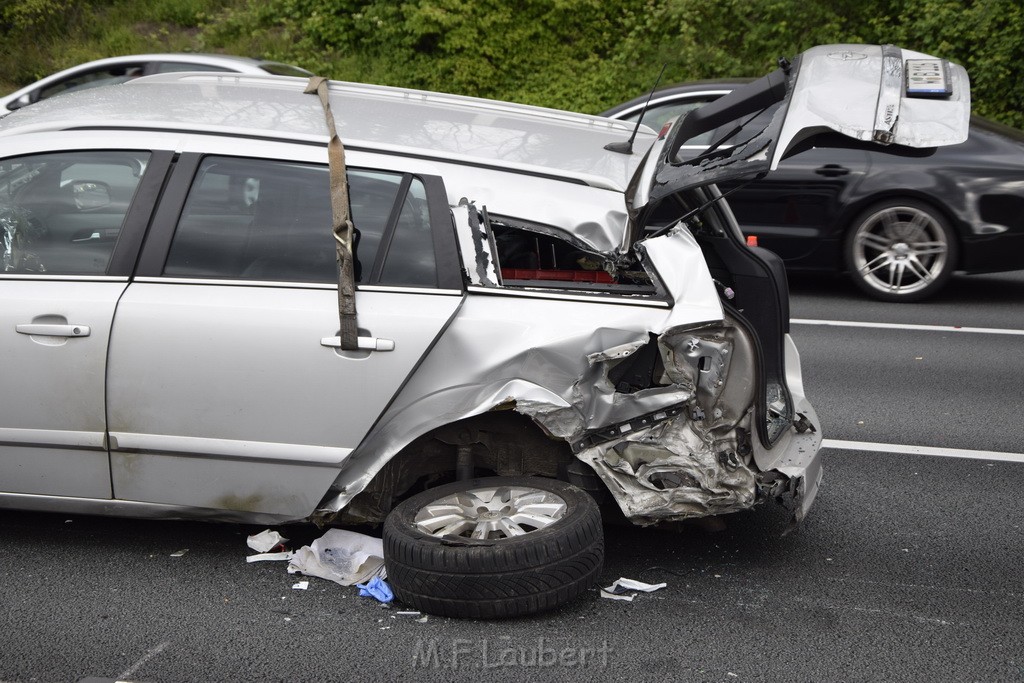 VU Auffahrunfall A 3 Rich Oberhausen kurz vor AS Koeln Dellbrueck P182.JPG - Miklos Laubert